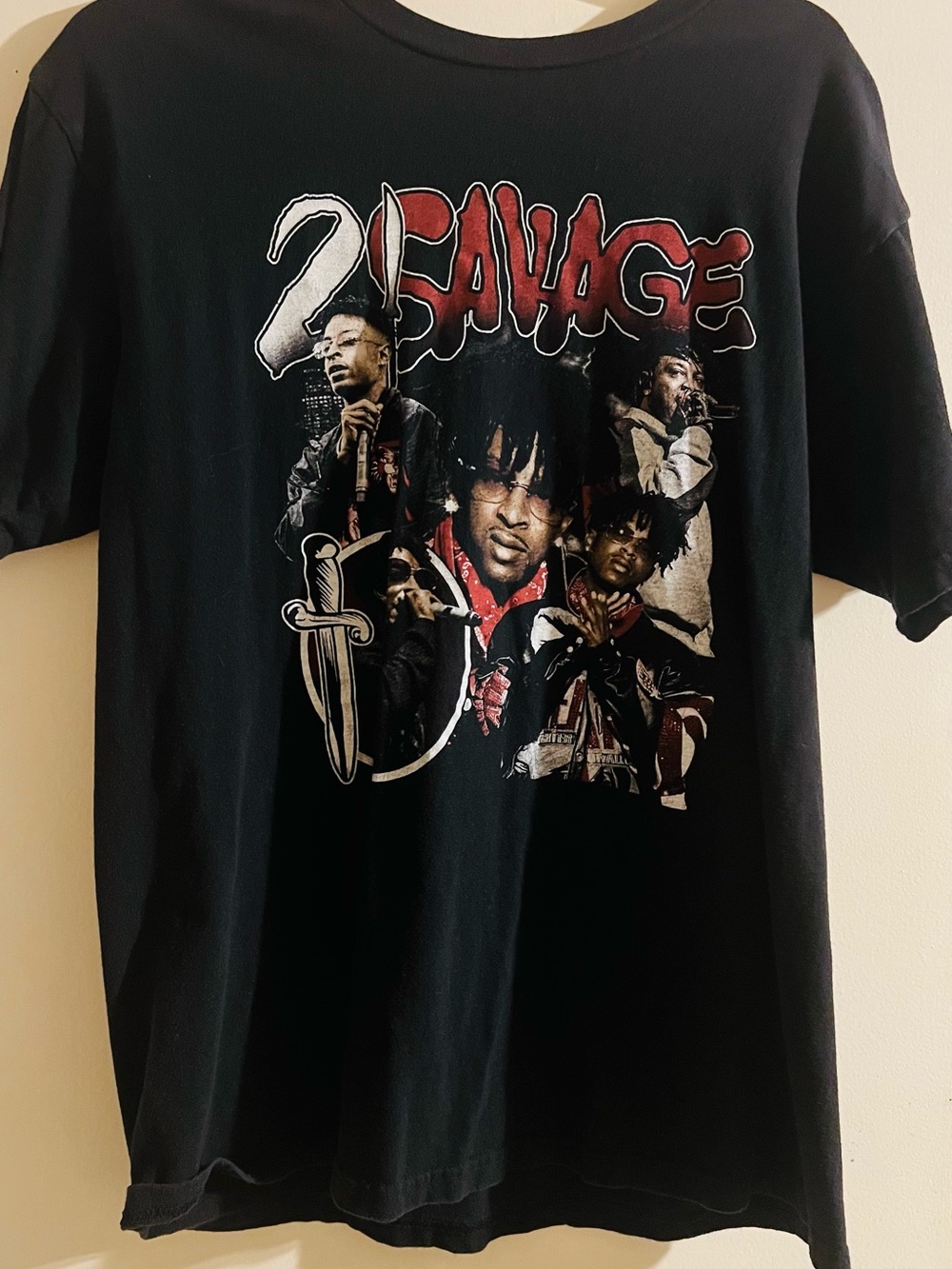 21 Savage Graphic Men’s T-Shirt with Red Accent L